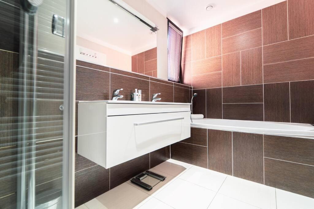 Prague Marina River View Apartment Close To City Centre Free Parking Exterior foto