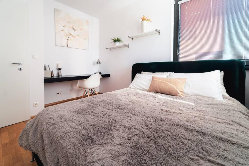 Prague Marina River View Apartment Close To City Centre Free Parking Exterior foto