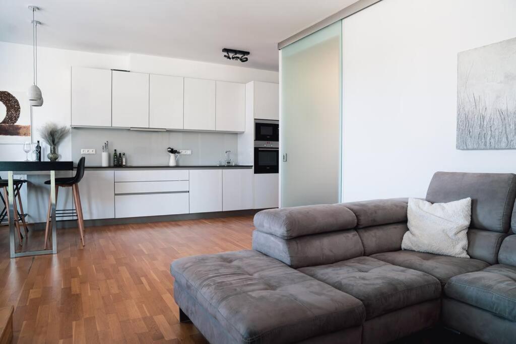 Prague Marina River View Apartment Close To City Centre Free Parking Exterior foto